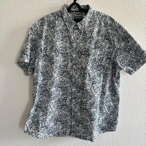 Eddie Bauer Short-Sleeve Button-Down Shirt in Blue Leaf Print